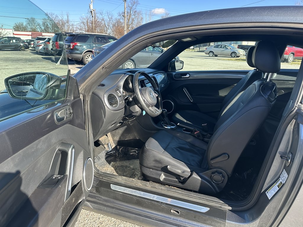 2012 Volkswagen Beetle Image 13