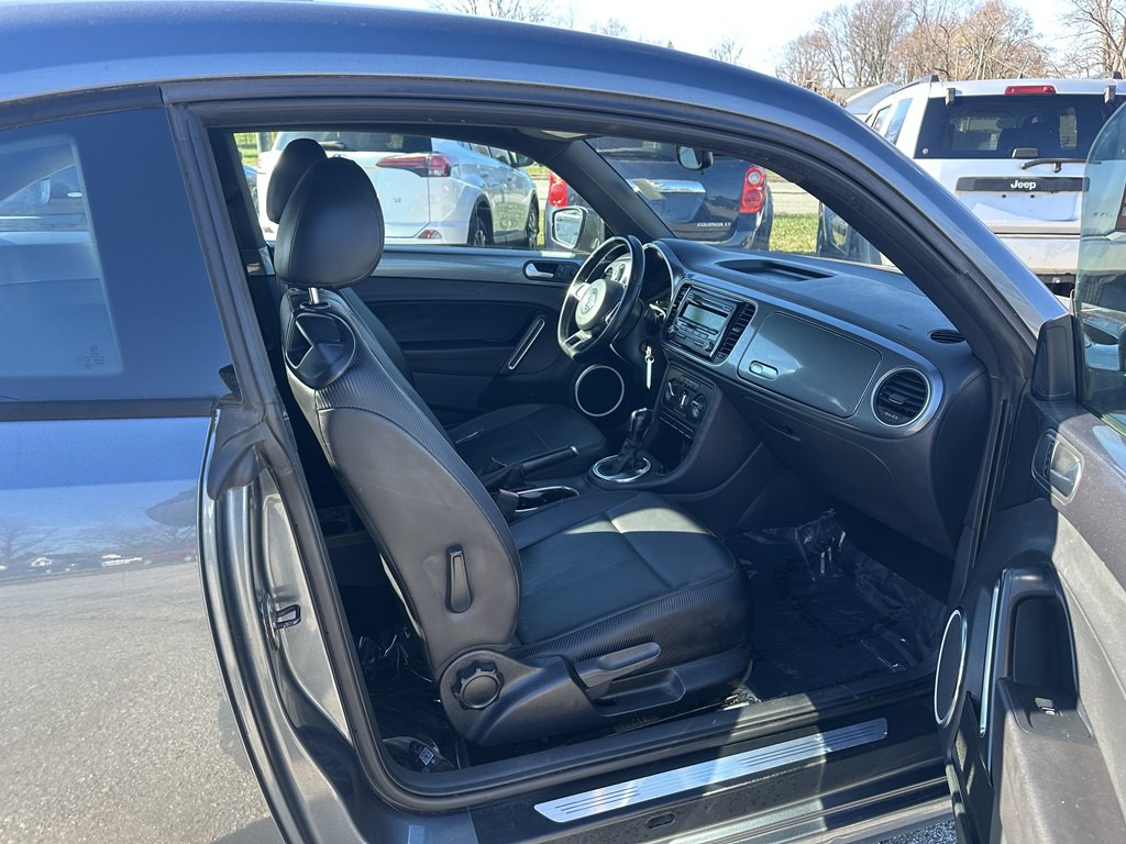 2012 Volkswagen Beetle Image 15