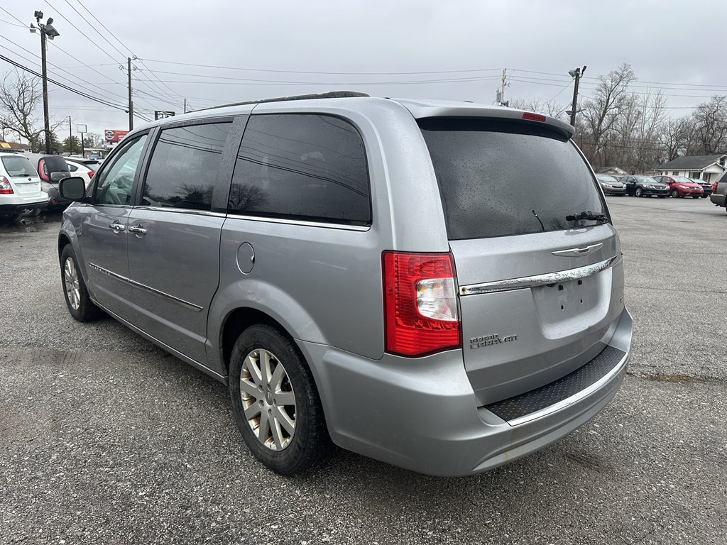2015 Chrysler Town & Country Image 5