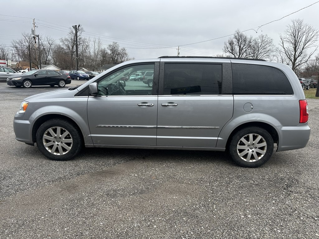 2015 Chrysler Town & Country Image 6