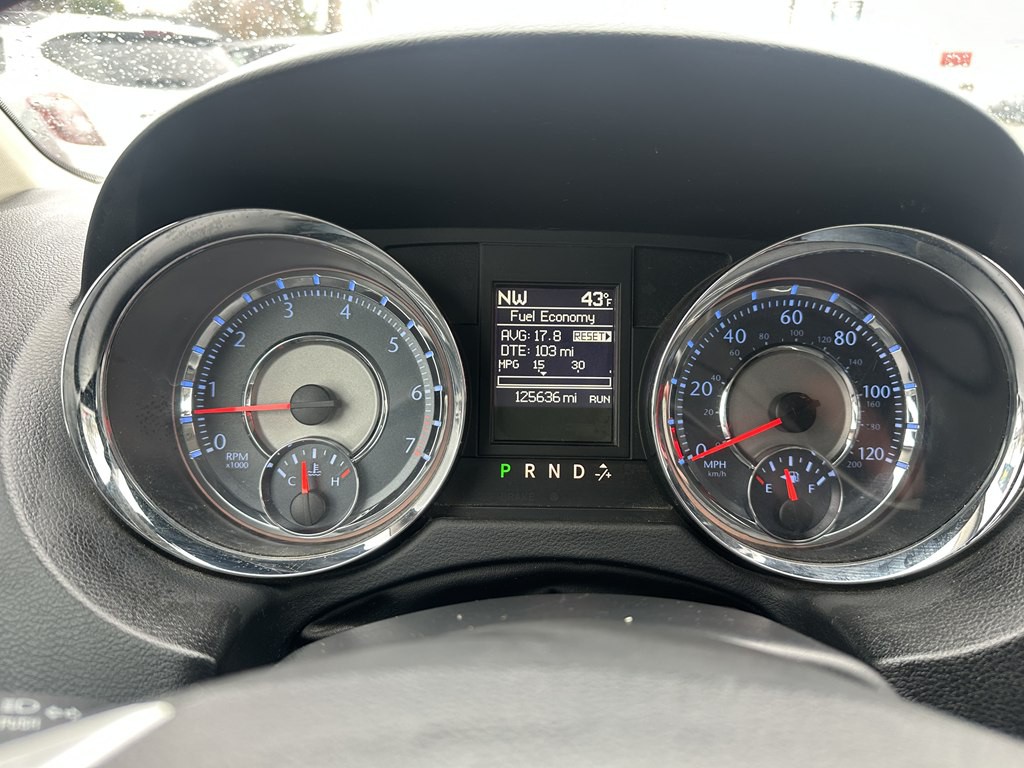 2015 Chrysler Town & Country Image 10