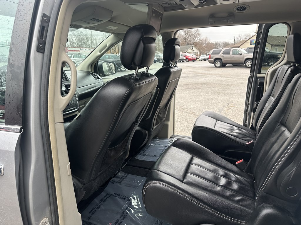 2015 Chrysler Town & Country Image 15