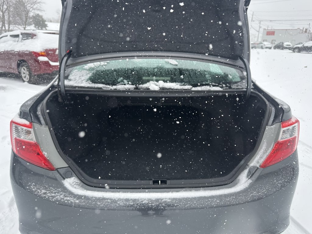 2012 Toyota Camry Image 16