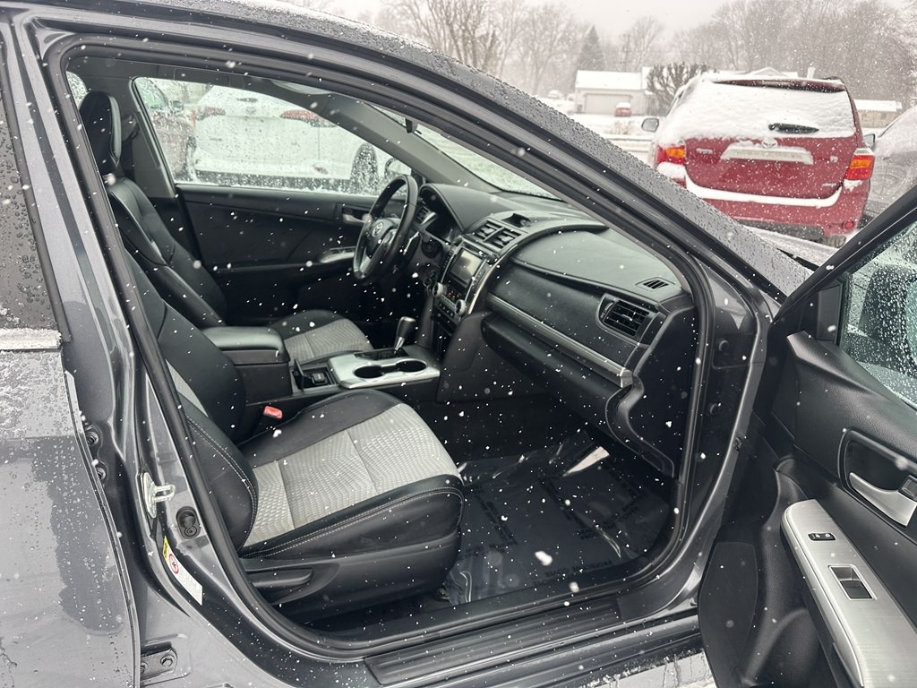 2012 Toyota Camry Image 18