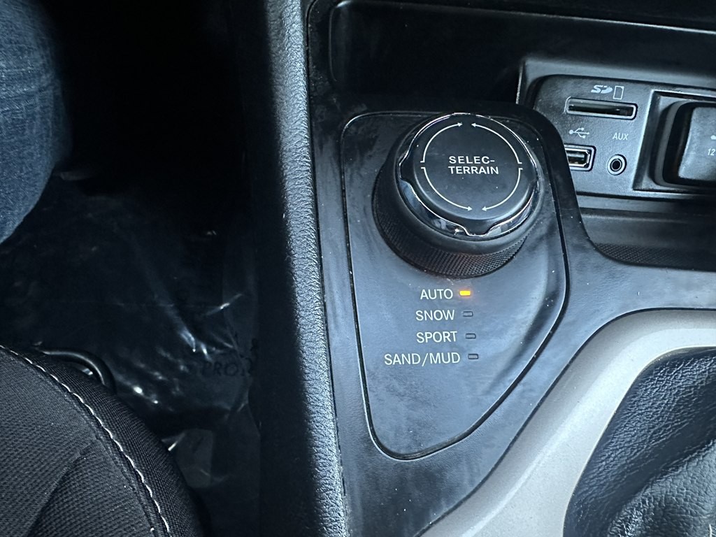 2015 Jeep Cherokee Image 14