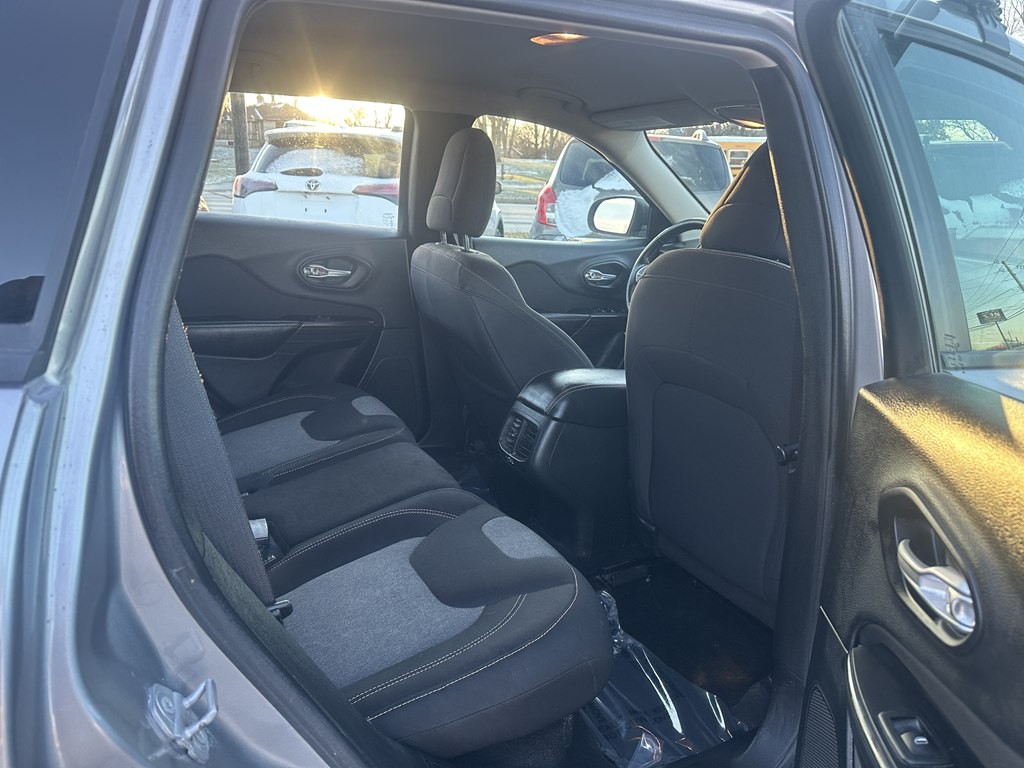 2015 Jeep Cherokee Image 18