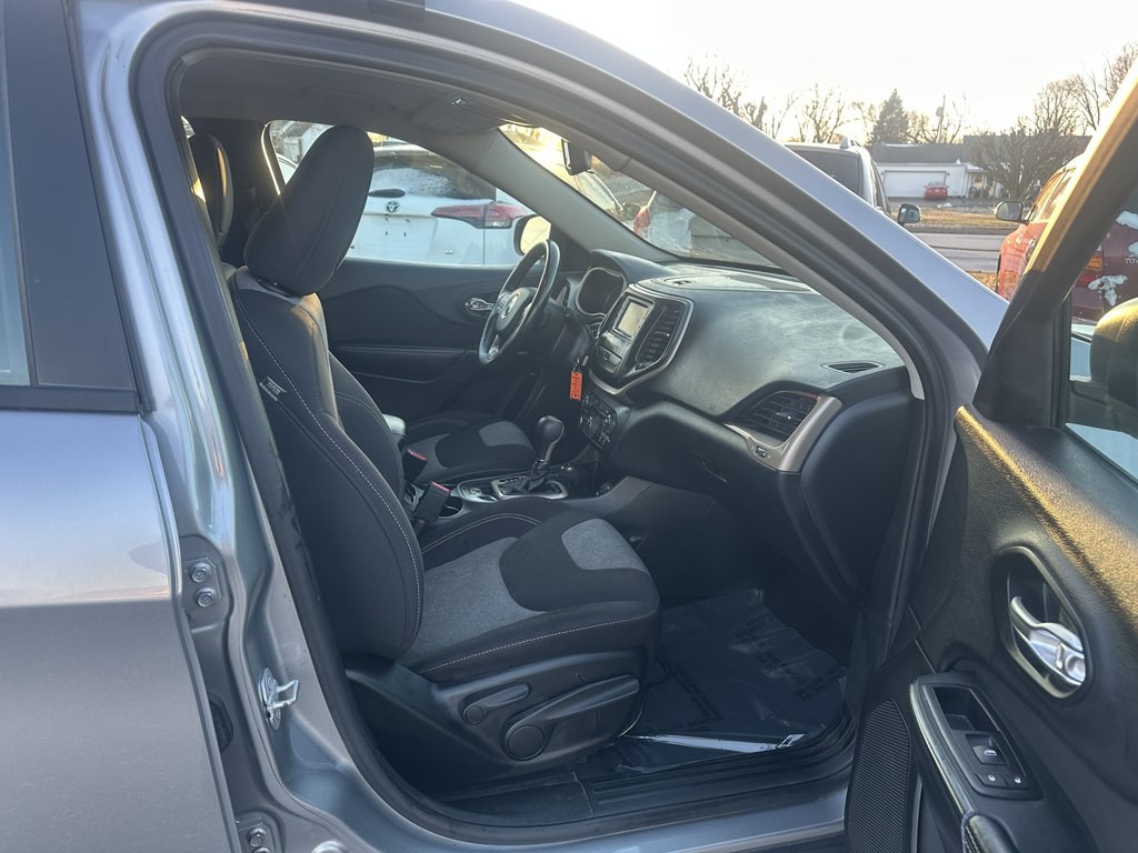 2015 Jeep Cherokee Image 19