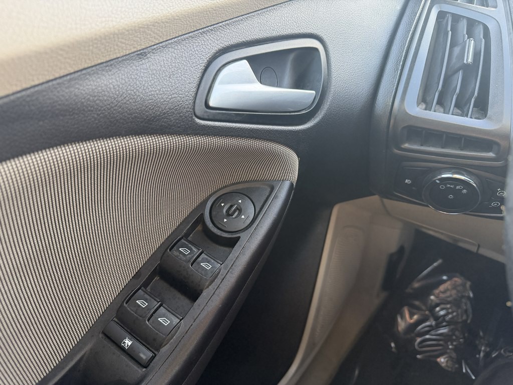 2012 Ford Focus Image 18