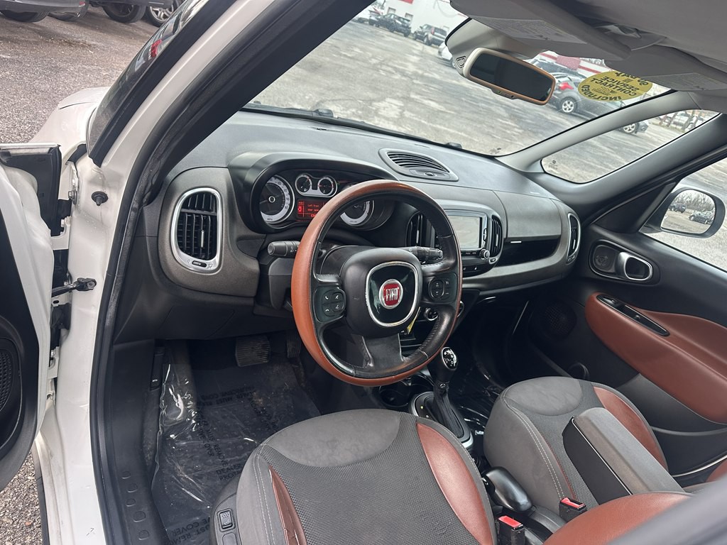 2014 FIAT 500L Image 9