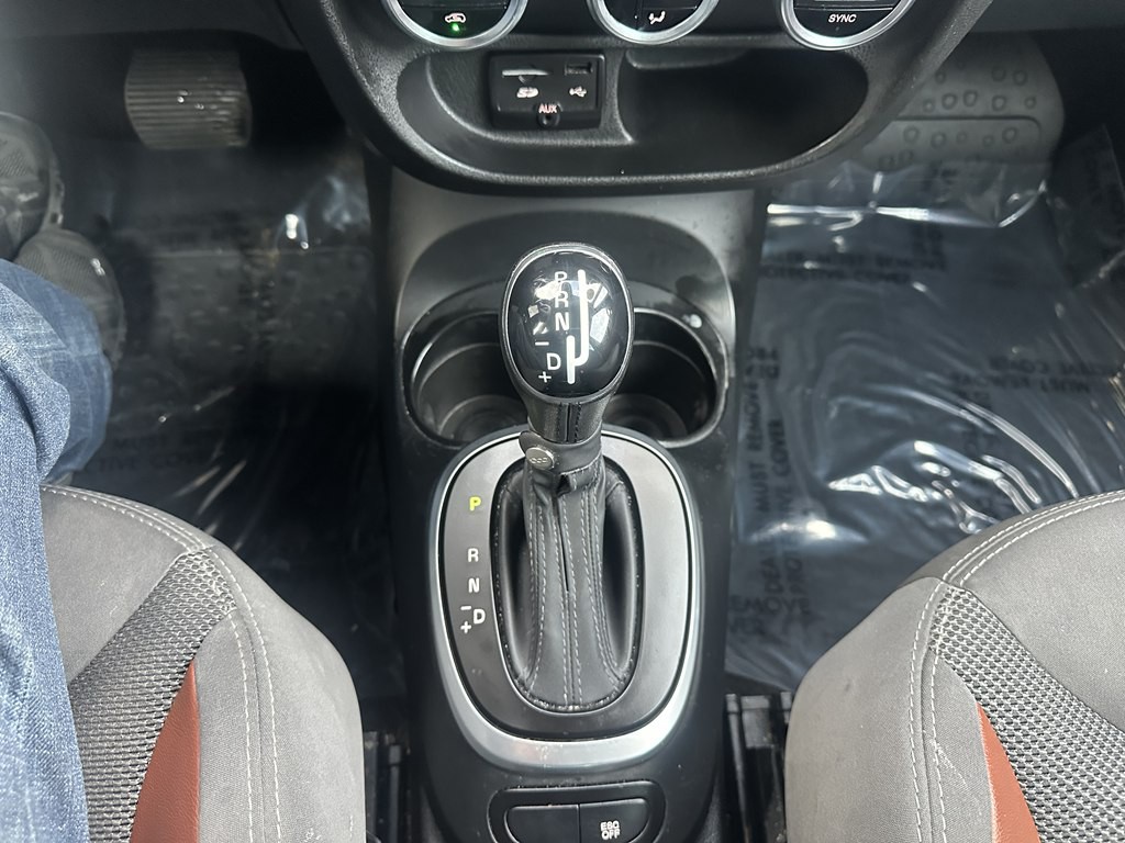 2014 FIAT 500L Image 13