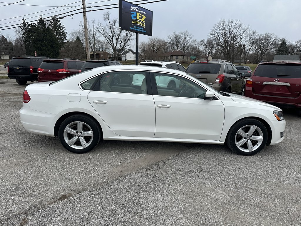 2013 Volkswagen Passat Image 2