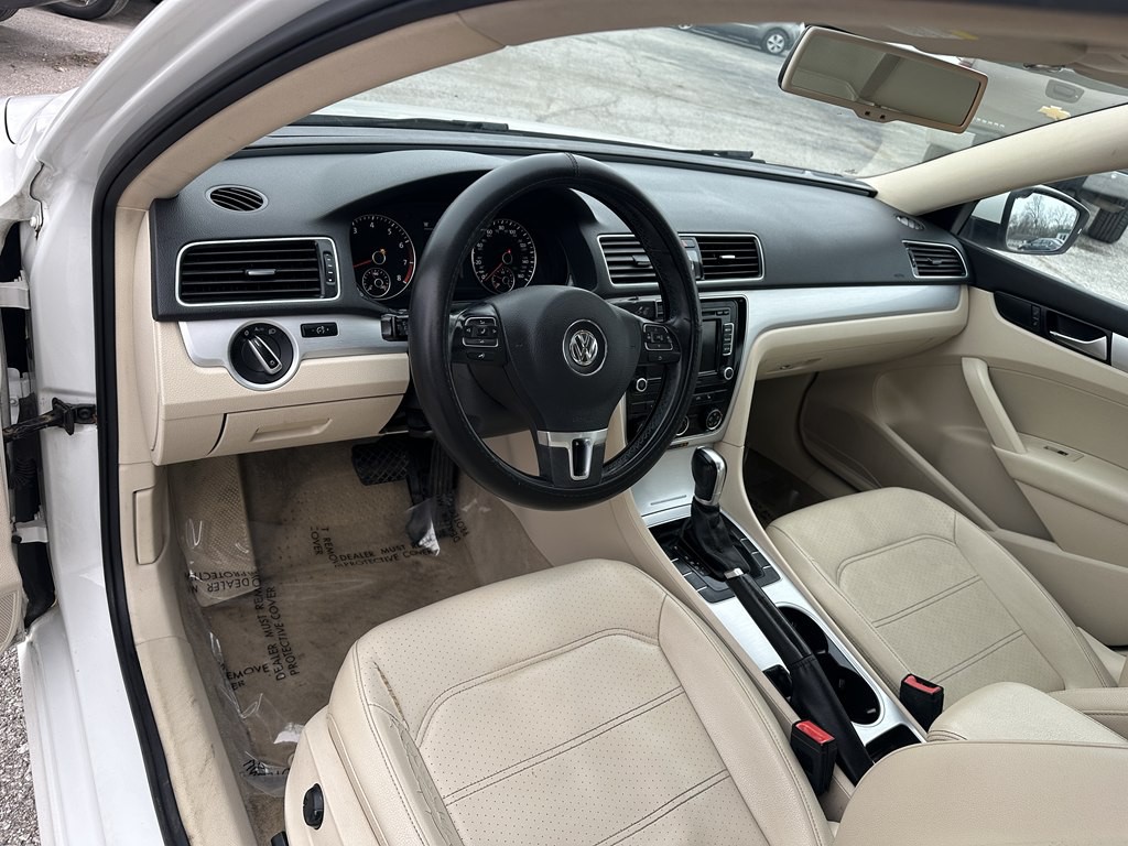 2013 Volkswagen Passat Image 9