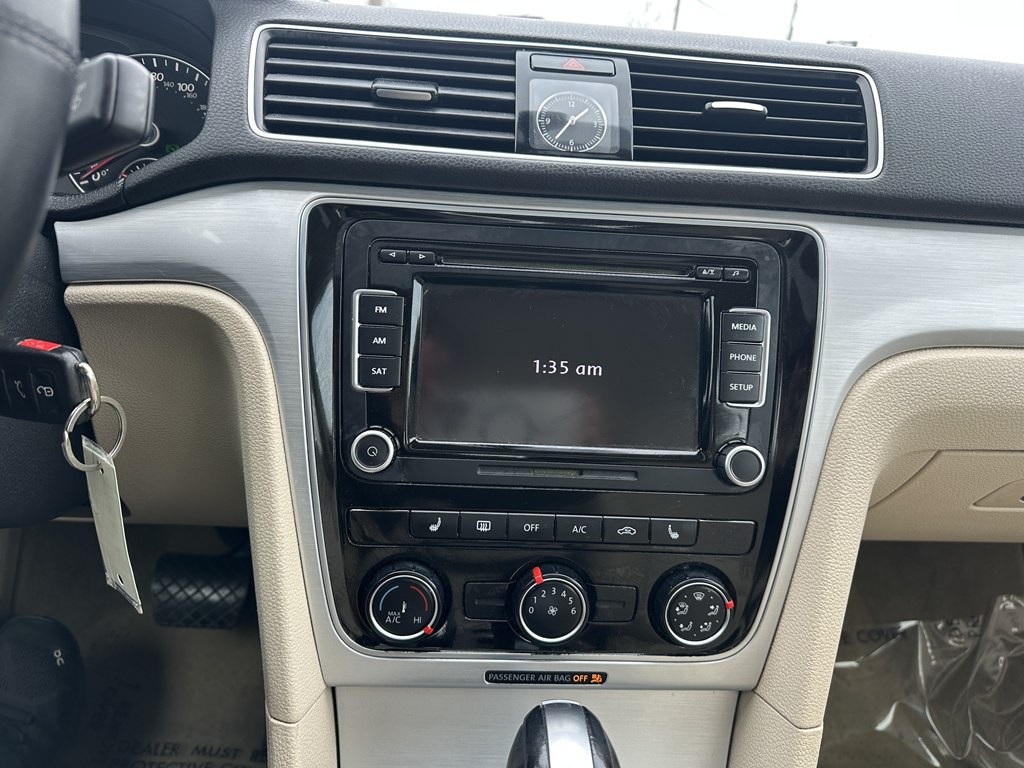 2013 Volkswagen Passat Image 13