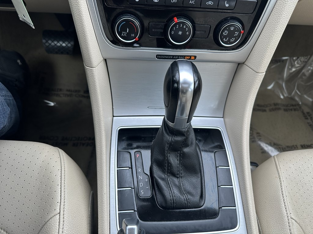 2013 Volkswagen Passat Image 14