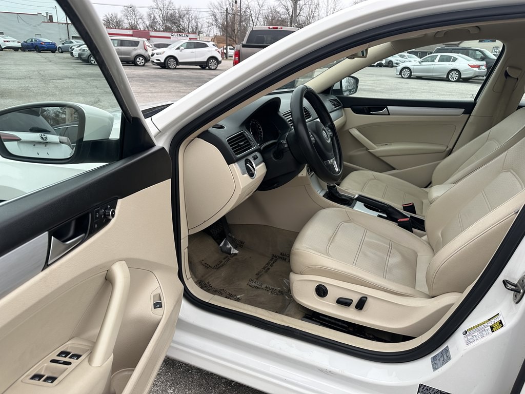 2013 Volkswagen Passat Image 15