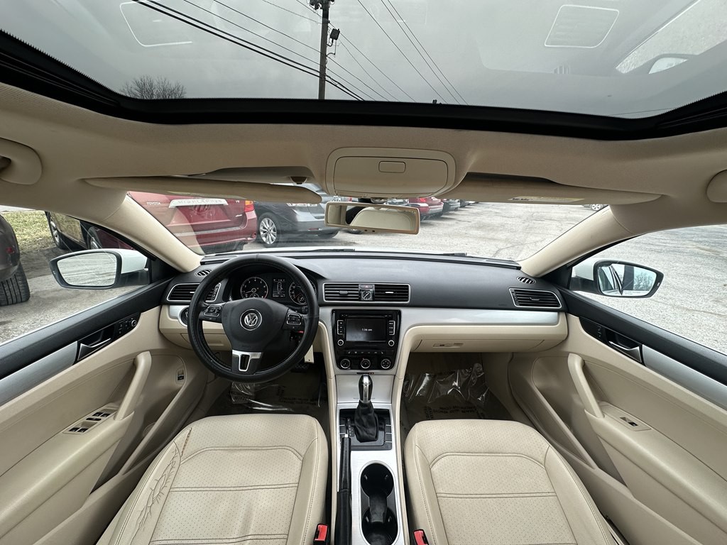 2013 Volkswagen Passat Image 20