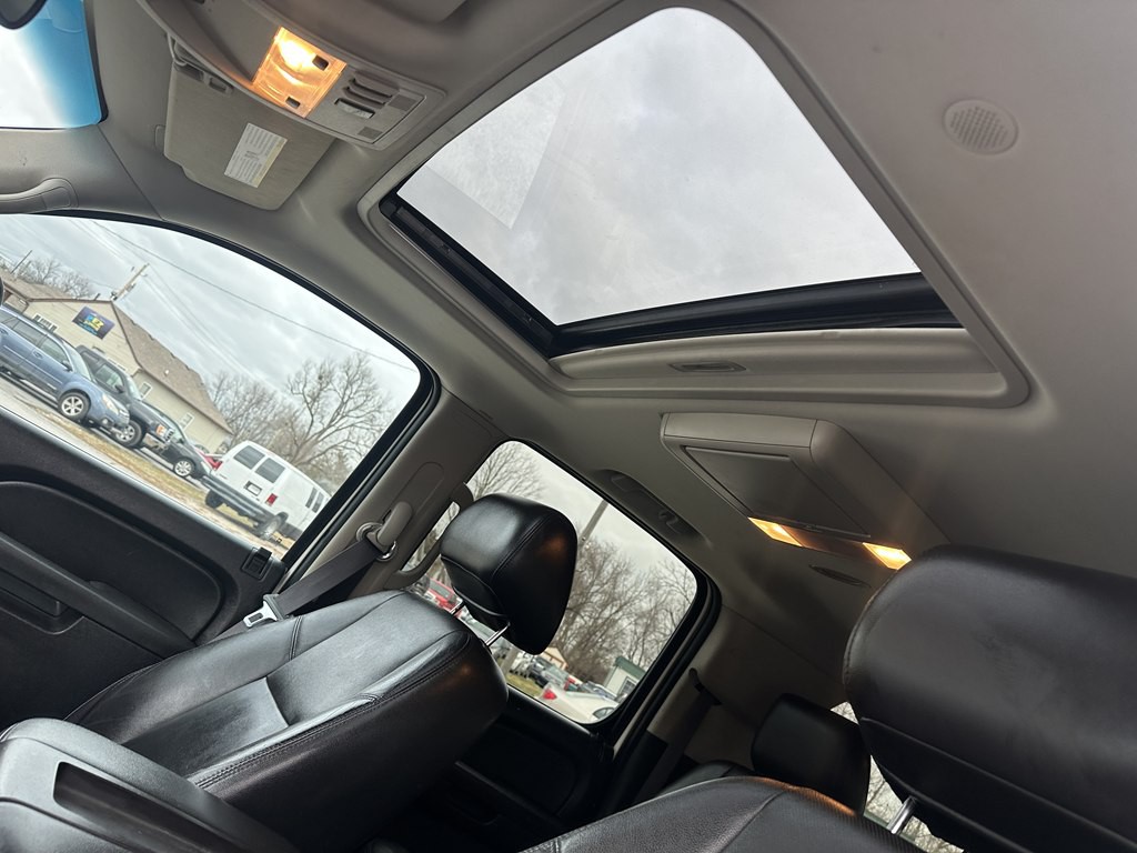 2012 Chevrolet Suburban Image 10