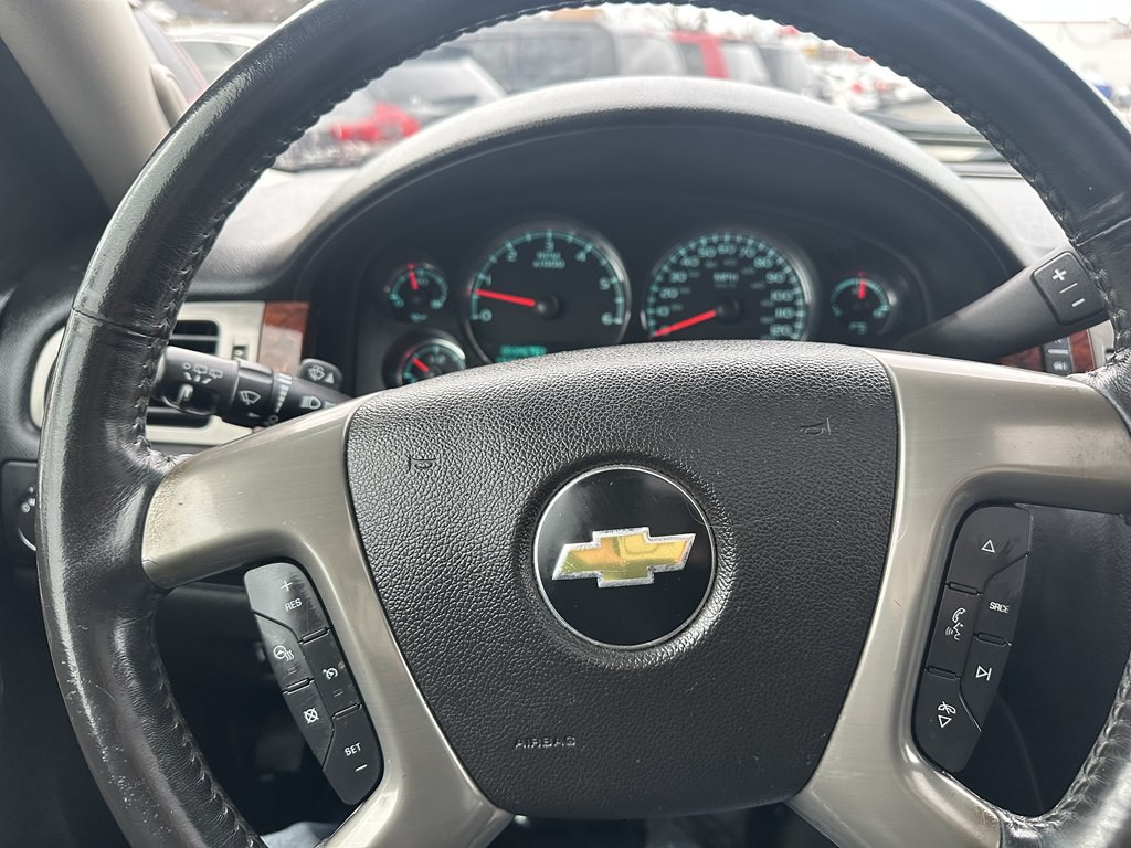 2012 Chevrolet Suburban Image 12