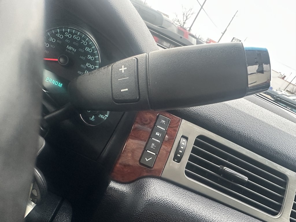 2012 Chevrolet Suburban Image 13