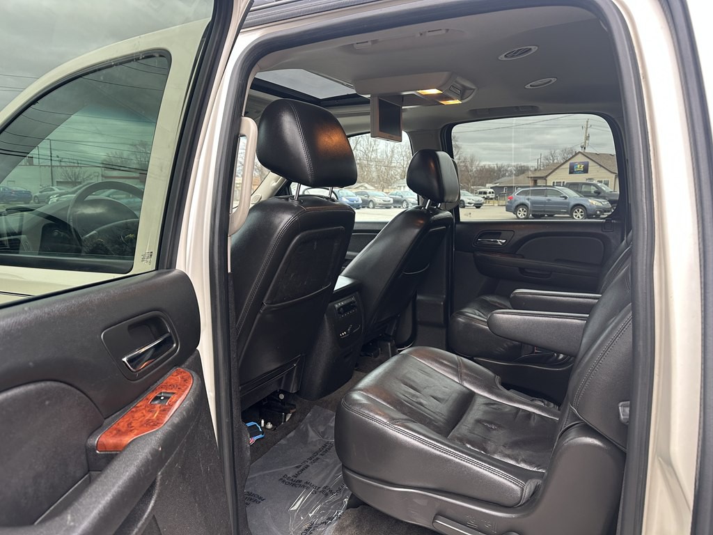 2012 Chevrolet Suburban Image 18