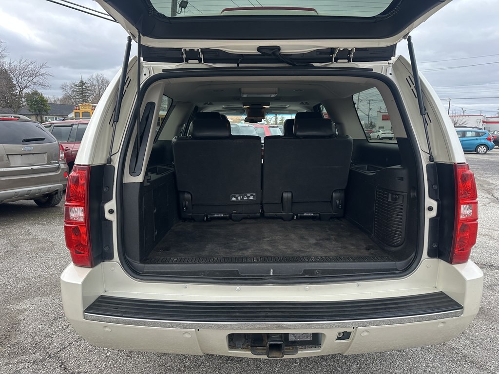 2012 Chevrolet Suburban Image 19