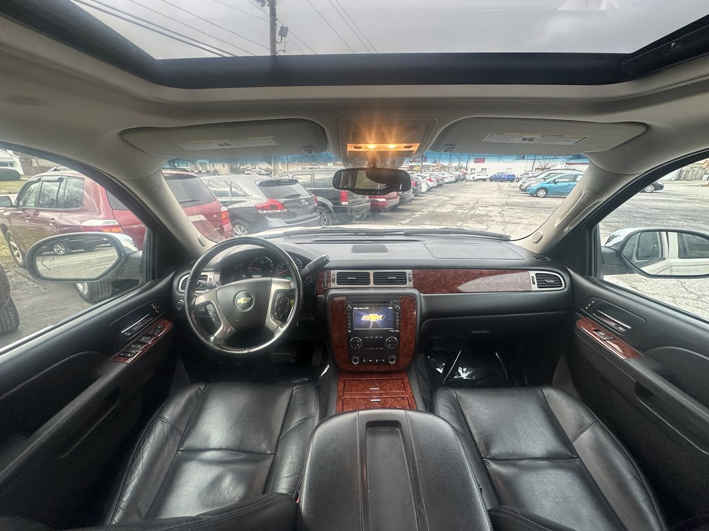 2012 Chevrolet Suburban Image 23