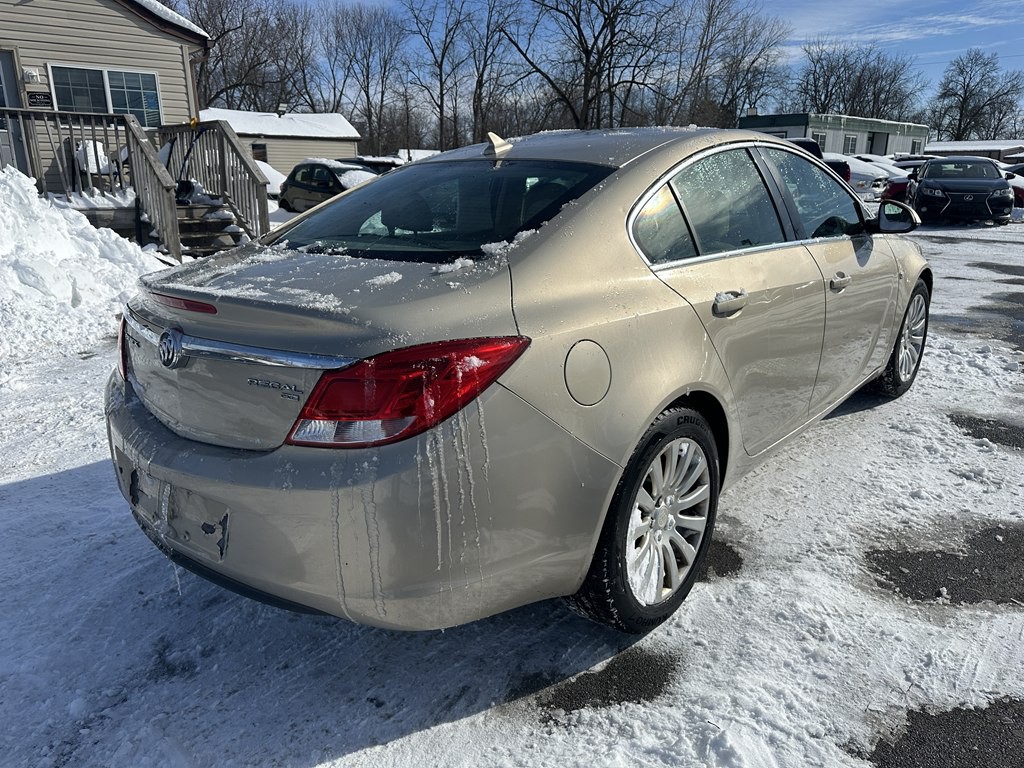 2011 Buick Regal Image 3