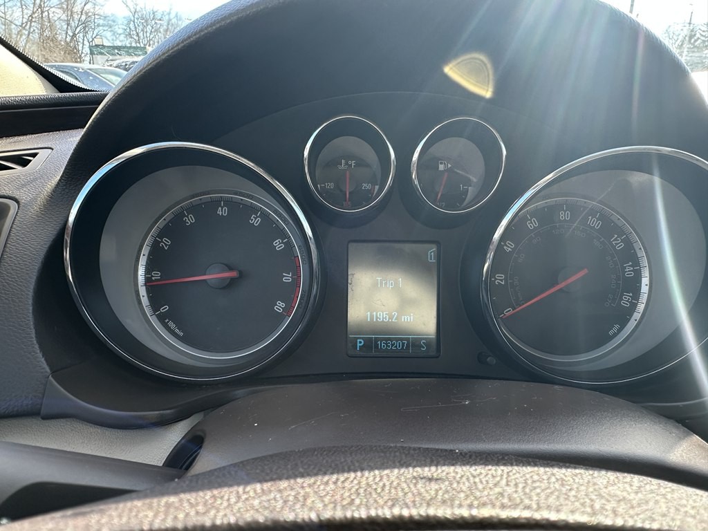 2011 Buick Regal Image 10