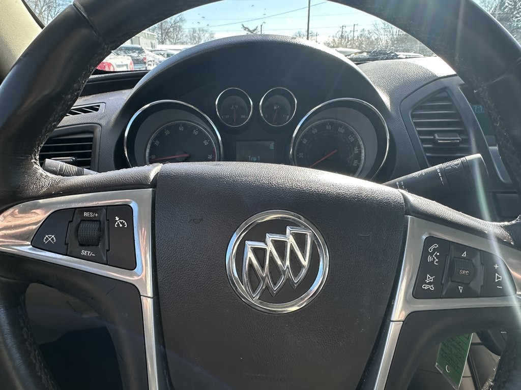 2011 Buick Regal Image 11