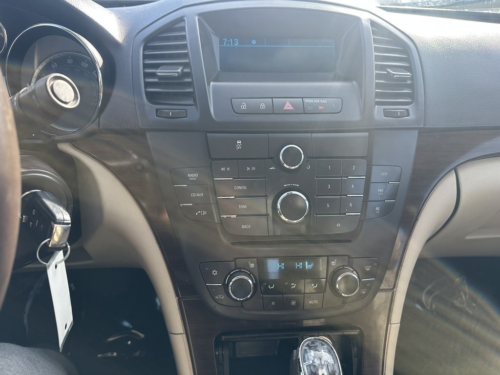 2011 Buick Regal Image 12