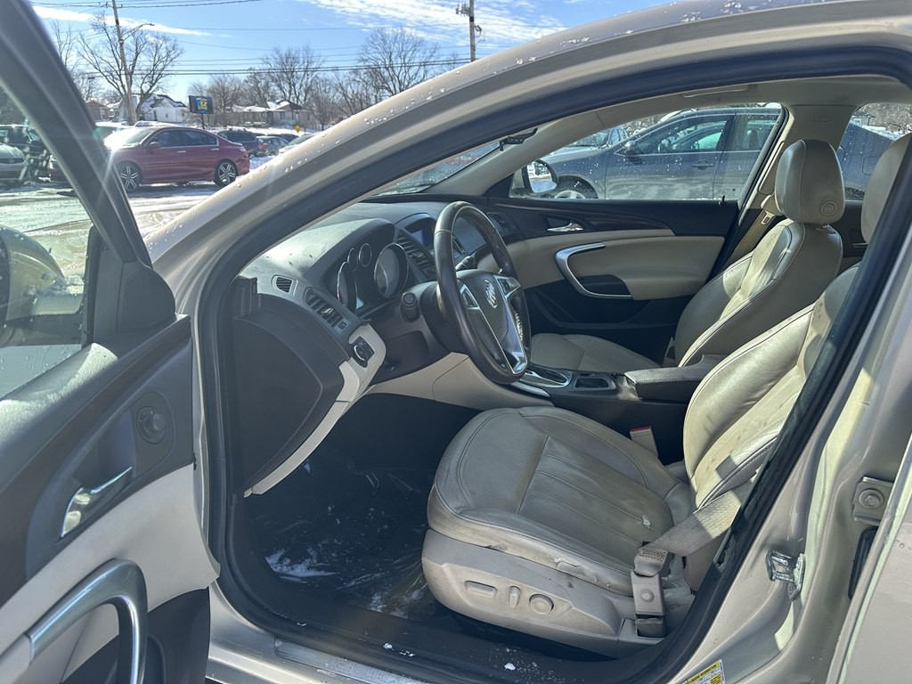 2011 Buick Regal Image 14