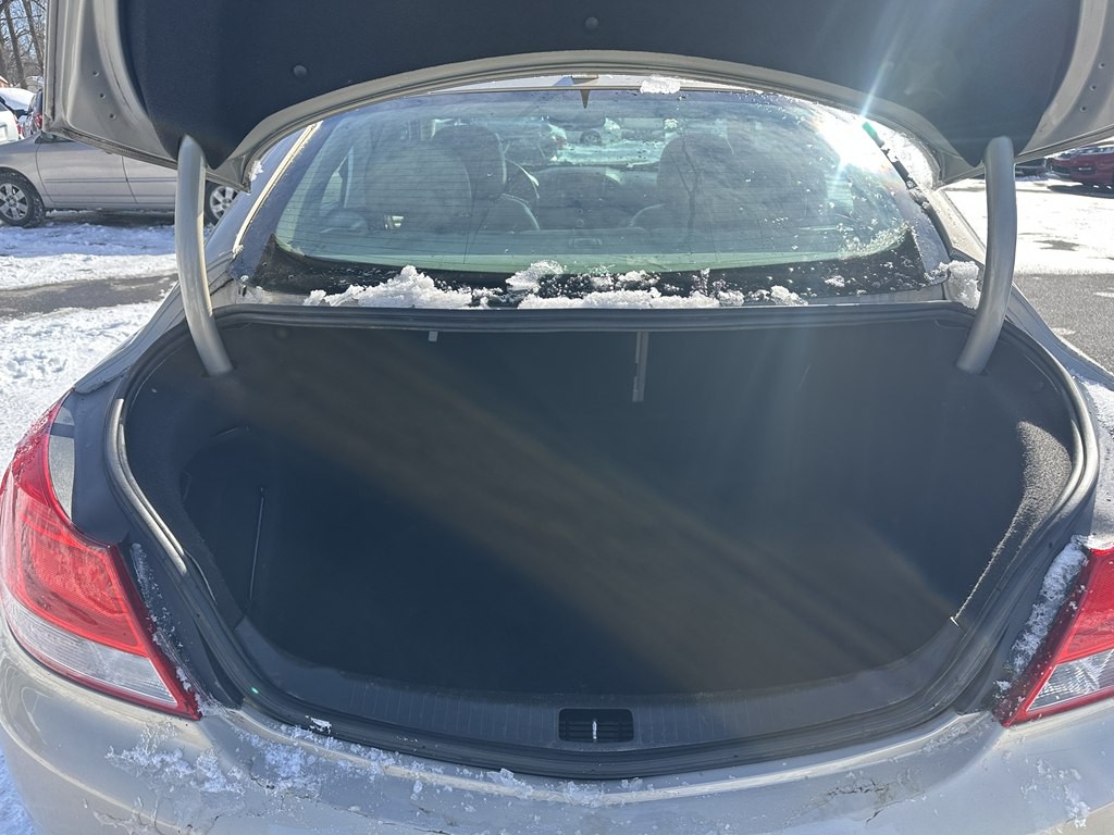 2011 Buick Regal Image 16