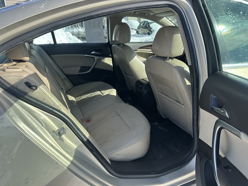 2011 Buick Regal Image 17