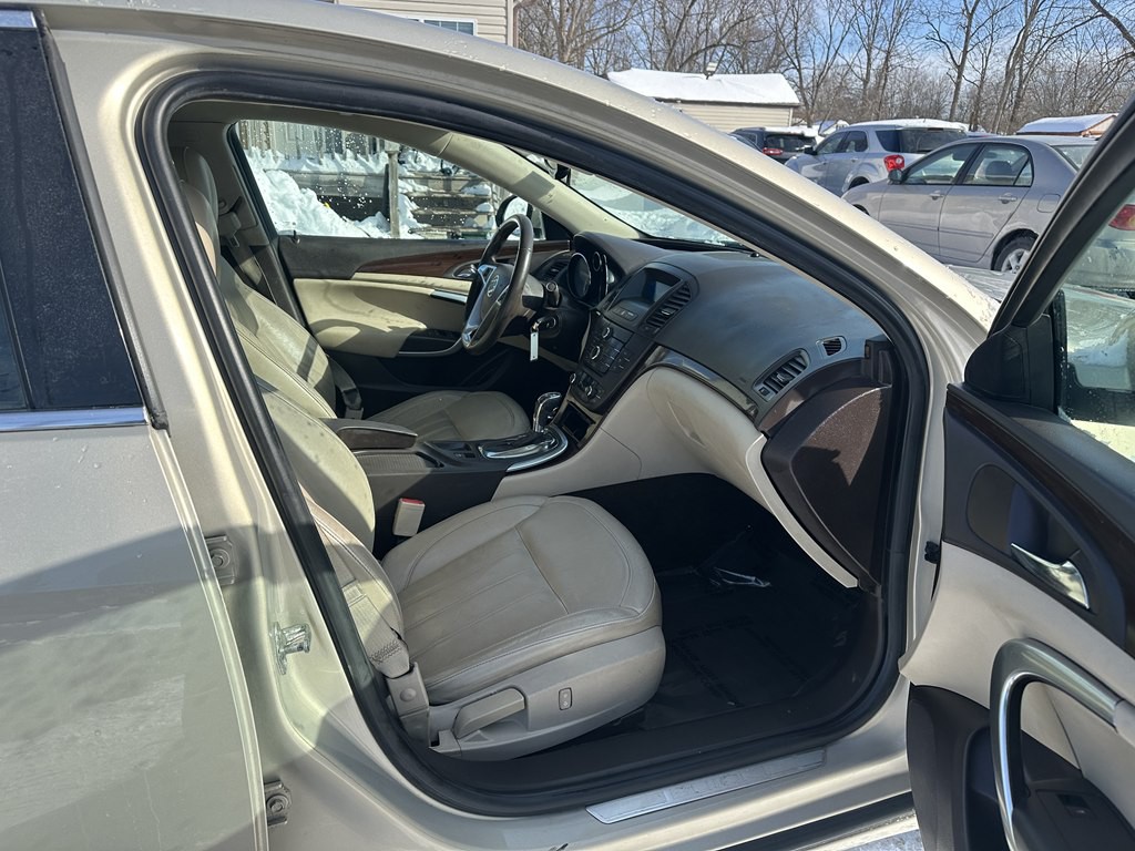 2011 Buick Regal Image 18