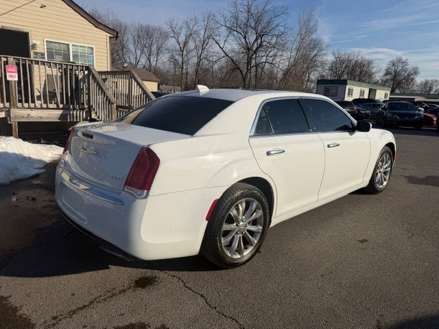 2019 Chrysler 300 Image 3
