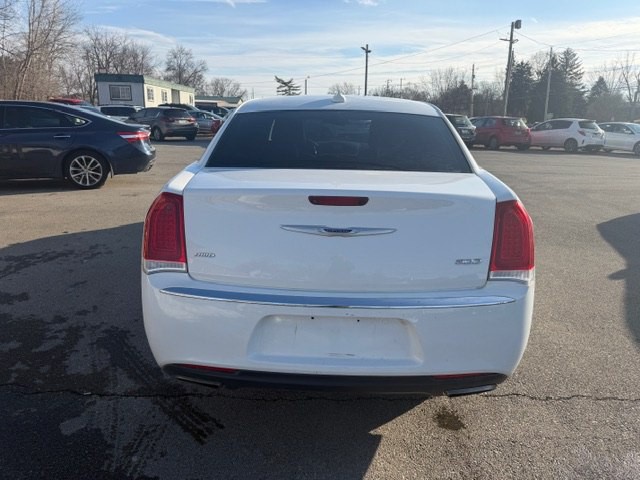2019 Chrysler 300 Image 4