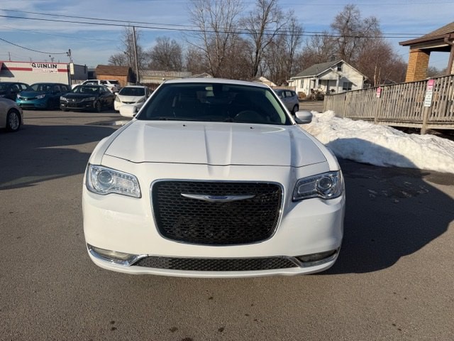 2019 Chrysler 300 Image 8