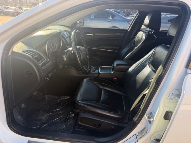 2019 Chrysler 300 Image 9