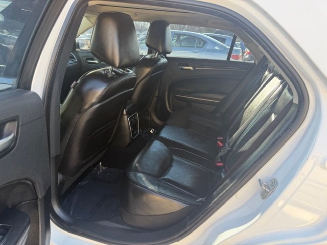 2019 Chrysler 300 Image 11