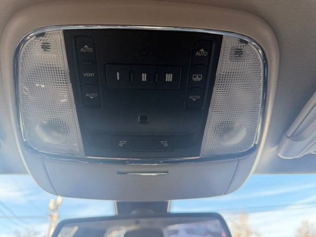 2019 Chrysler 300 Image 22