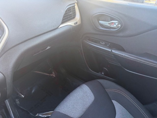 2014 Jeep Cherokee Image 19