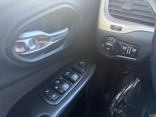 2014 Jeep Cherokee Image 21