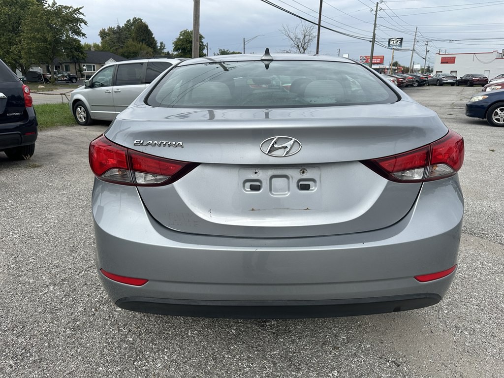 2015 Hyundai Elantra Image 4