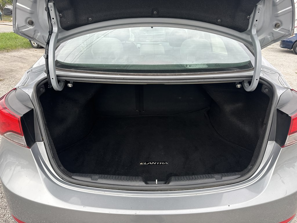 2015 Hyundai Elantra Image 16