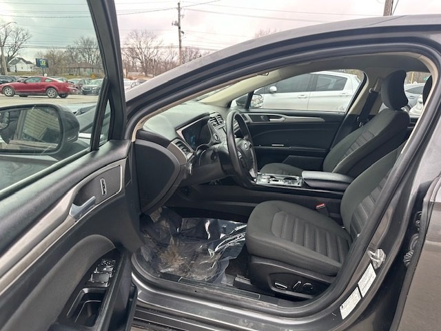 2017 Ford Fusion Image 16