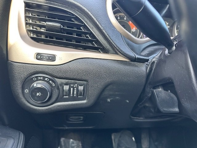 2016 Jeep Cherokee Image 15