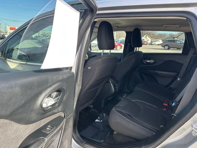 2016 Jeep Cherokee Image 17