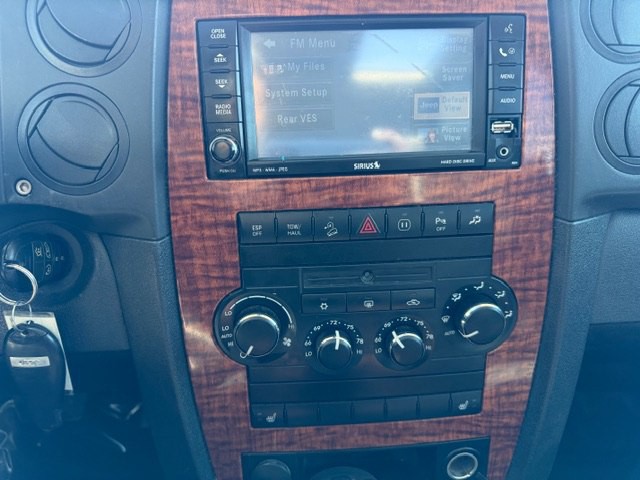 2008 Jeep Commander Image 18