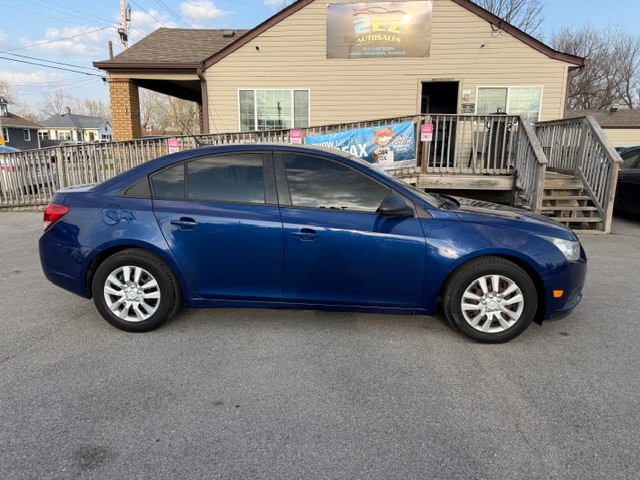 2013 Chevrolet Cruze Image 2