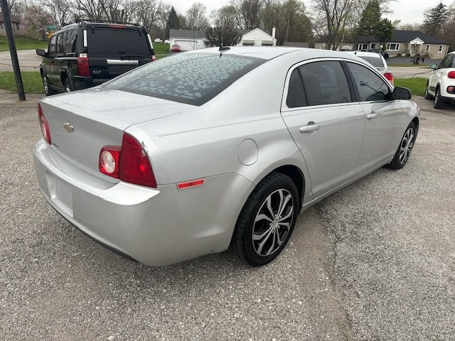 2011 Chevrolet Malibu Image 3